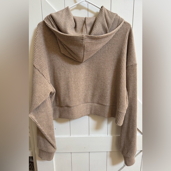 NWOT ALO Yoga Muse Hoodie Gravel Heather Size Medium - Picture 3 of 8